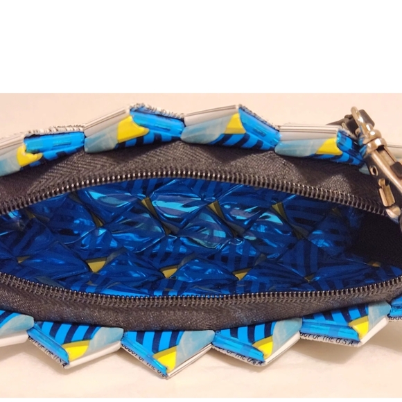 ♻️Ecoist wristlet clutch: recycled material ♻️ - Picture 2 of 7